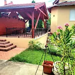 Zoe Apartment *
