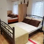 Zoe Apartment